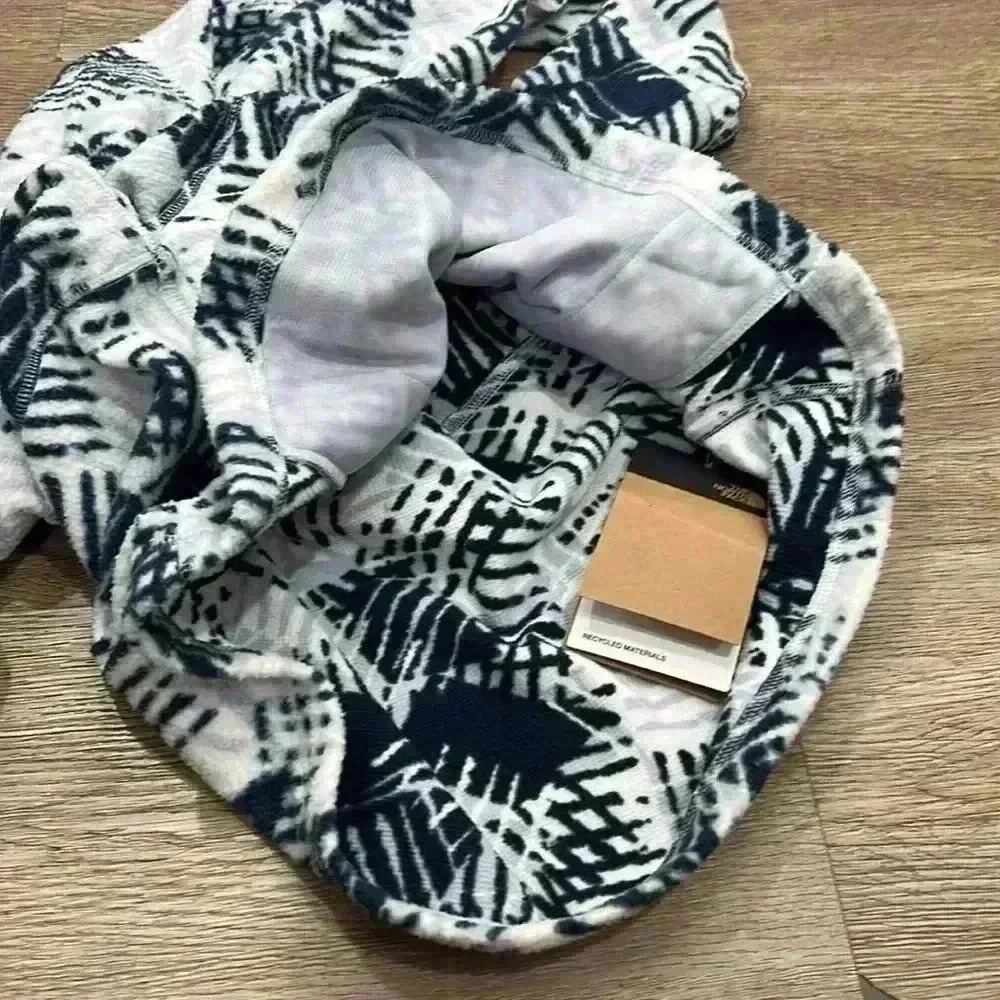 The North Face Women’s Fleece Hoodie, Small - Picture 10 of 15